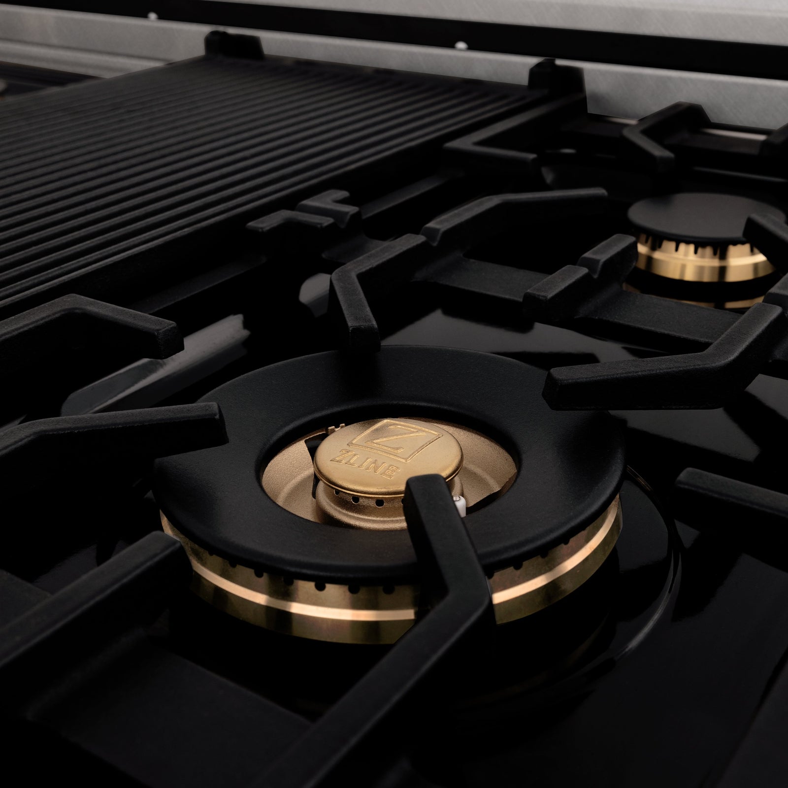 ZLINE Autograph Edition 48" Porcelain Rangetop with 7 Gas Burners in DuraSnow® Stainless Steel and Matte Black Accents, RTSZ-48-MB - Smart Kitchen Lab